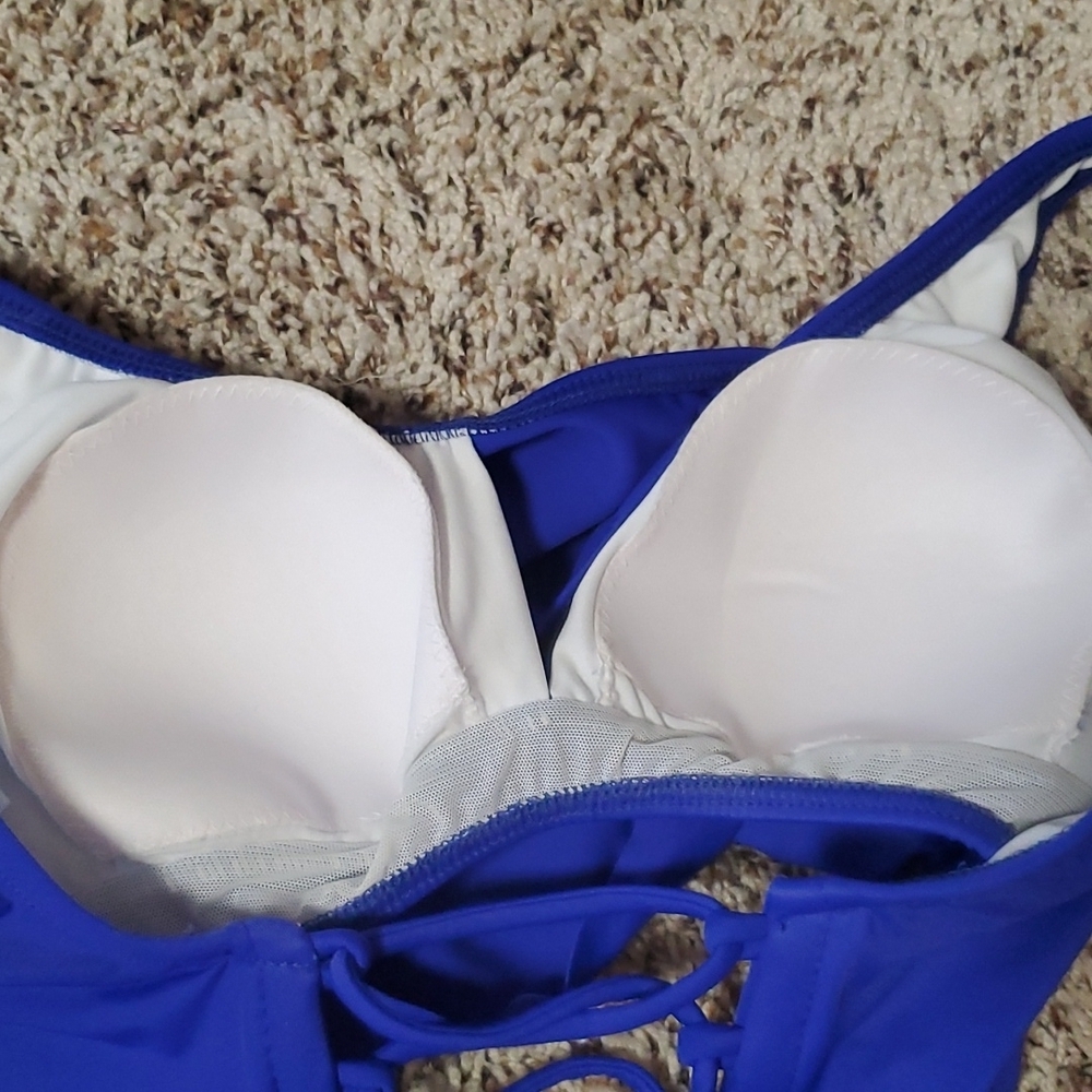 VENUS Ruched Criss Cross Bikini - Picture 14 of 16